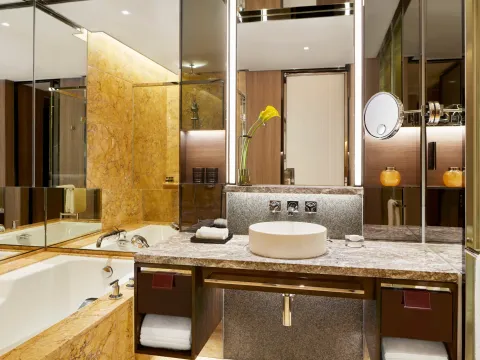 Four Seasons Hotel Hong Kong